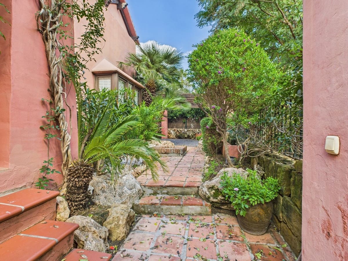 4 slaapkamer Villa te koop in Estepona - € 1.495.000 (Ref: 9077391)