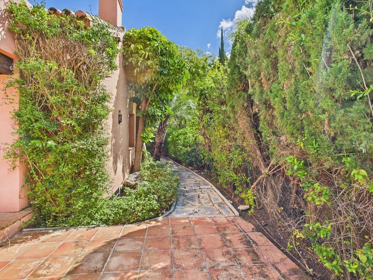 4 slaapkamer Villa te koop in Estepona - € 1.495.000 (Ref: 9077391)