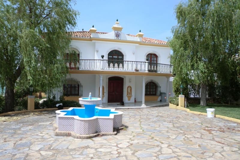 5 makuuhuone Huvila myytävänä paikassa Estepona mukana 
autotalli - 1 490 000 € (Ref: 9077392)
