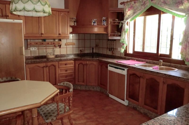 5 makuuhuone Huvila myytävänä paikassa Estepona mukana 
autotalli - 1 490 000 € (Ref: 9077392)