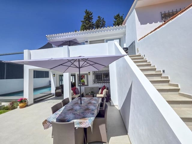 Chalet de 4 habitaciones en Estepona en venta - 998.000 € (Ref: 9077394)