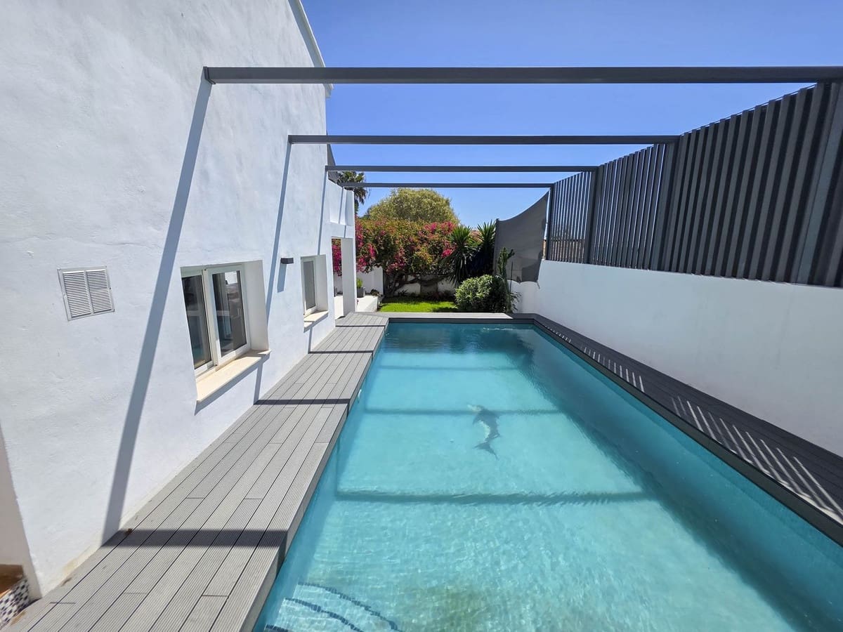 Chalet de 4 habitaciones en Estepona en venta - 998.000 € (Ref: 9077394)