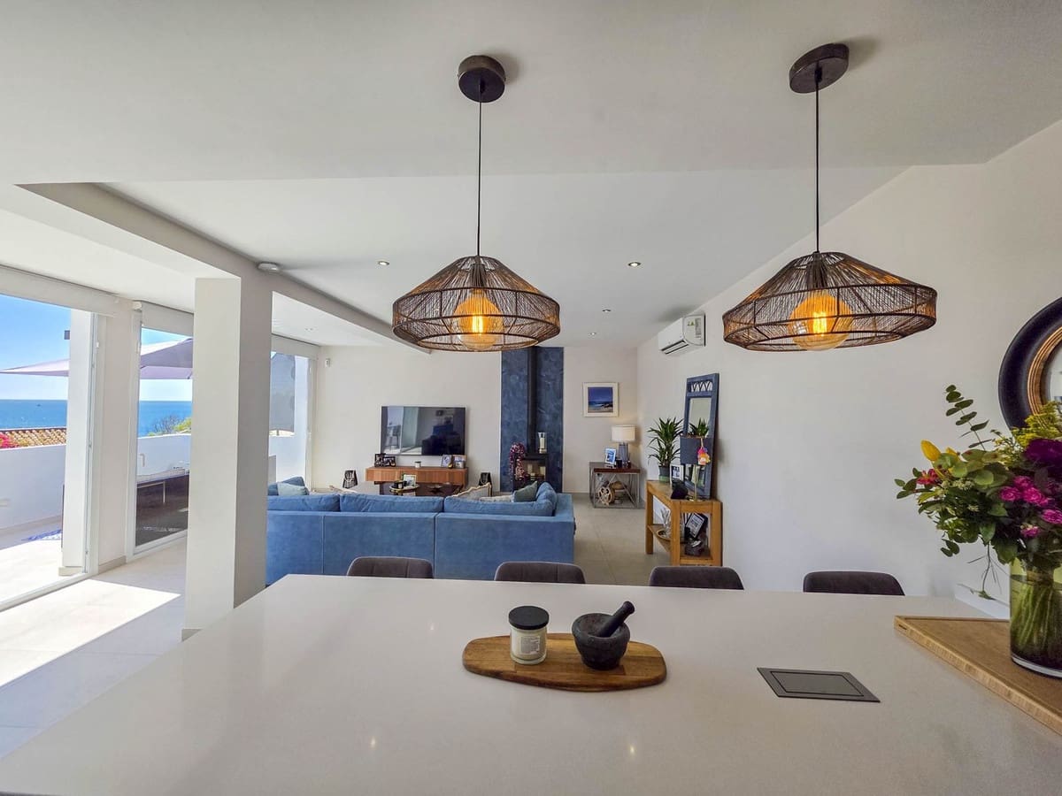 Chalet de 4 habitaciones en Estepona en venta - 998.000 € (Ref: 9077394)