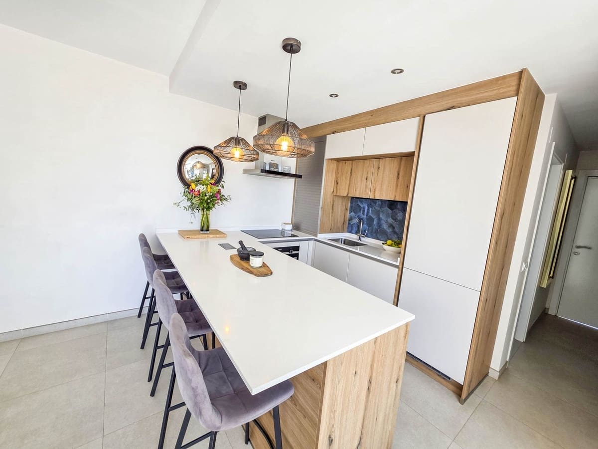 Chalet de 4 habitaciones en Estepona en venta - 998.000 € (Ref: 9077394)