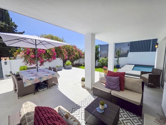 Chalet de 4 habitaciones en Estepona en venta - 998.000 € (Ref: 9077394)