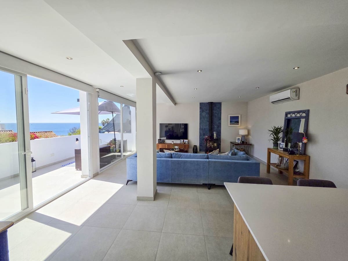 Chalet de 4 habitaciones en Estepona en venta - 998.000 € (Ref: 9077394)