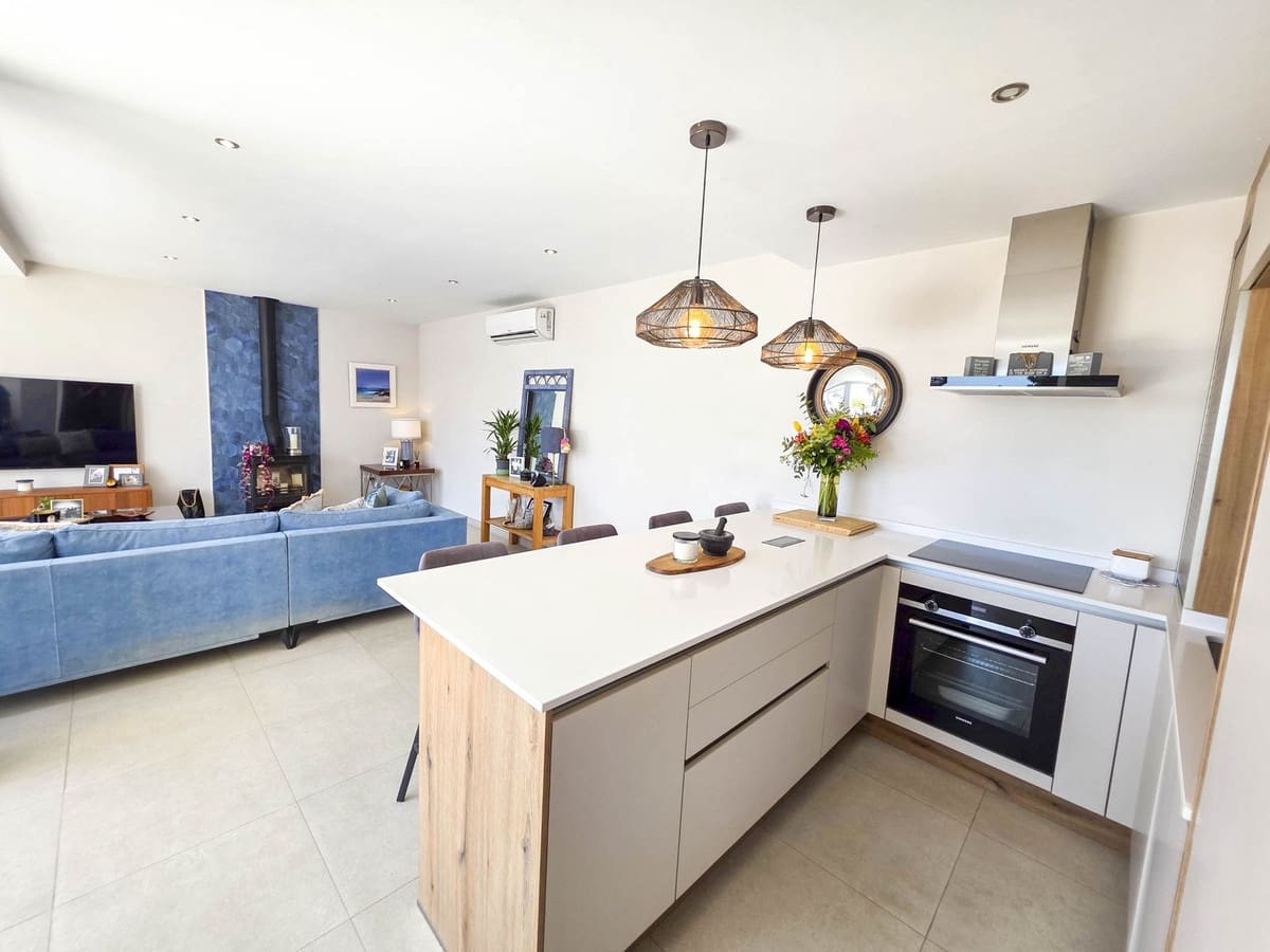 Chalet de 4 habitaciones en Estepona en venta - 998.000 € (Ref: 9077394)