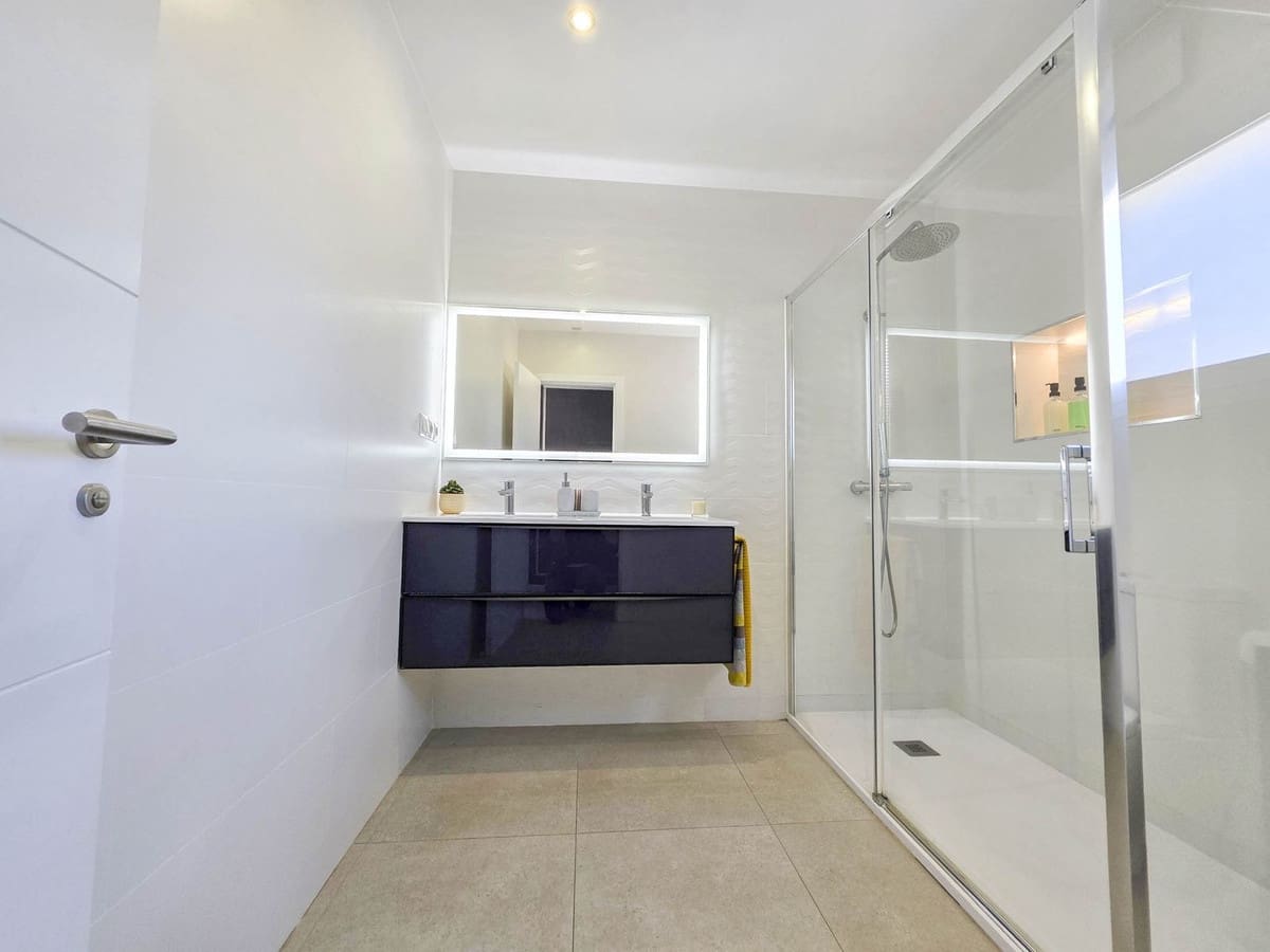 Chalet de 4 habitaciones en Estepona en venta - 998.000 € (Ref: 9077394)