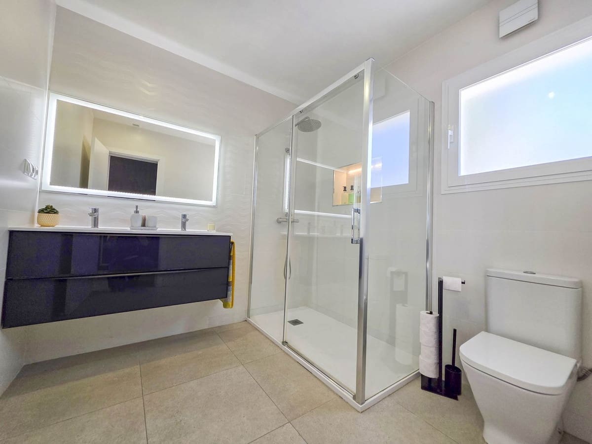 Chalet de 4 habitaciones en Estepona en venta - 998.000 € (Ref: 9077394)