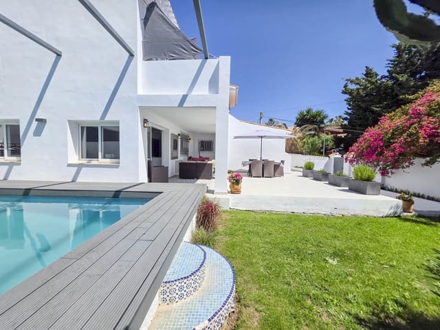 Chalet de 4 habitaciones en Estepona en venta - 998.000 € (Ref: 9077394)