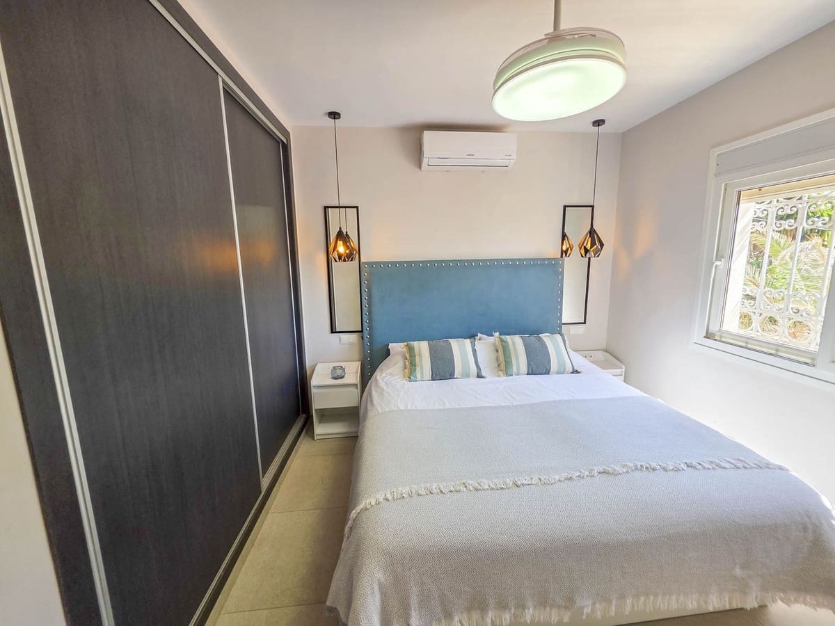 Chalet de 4 habitaciones en Estepona en venta - 998.000 € (Ref: 9077394)