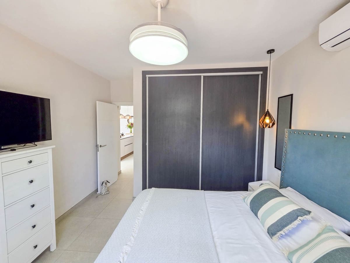 Chalet de 4 habitaciones en Estepona en venta - 998.000 € (Ref: 9077394)