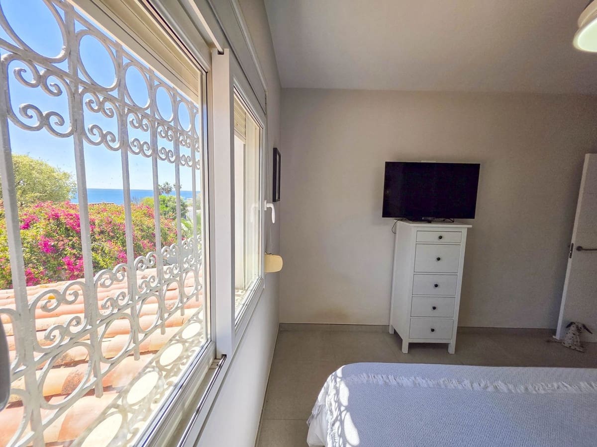Chalet de 4 habitaciones en Estepona en venta - 998.000 € (Ref: 9077394)