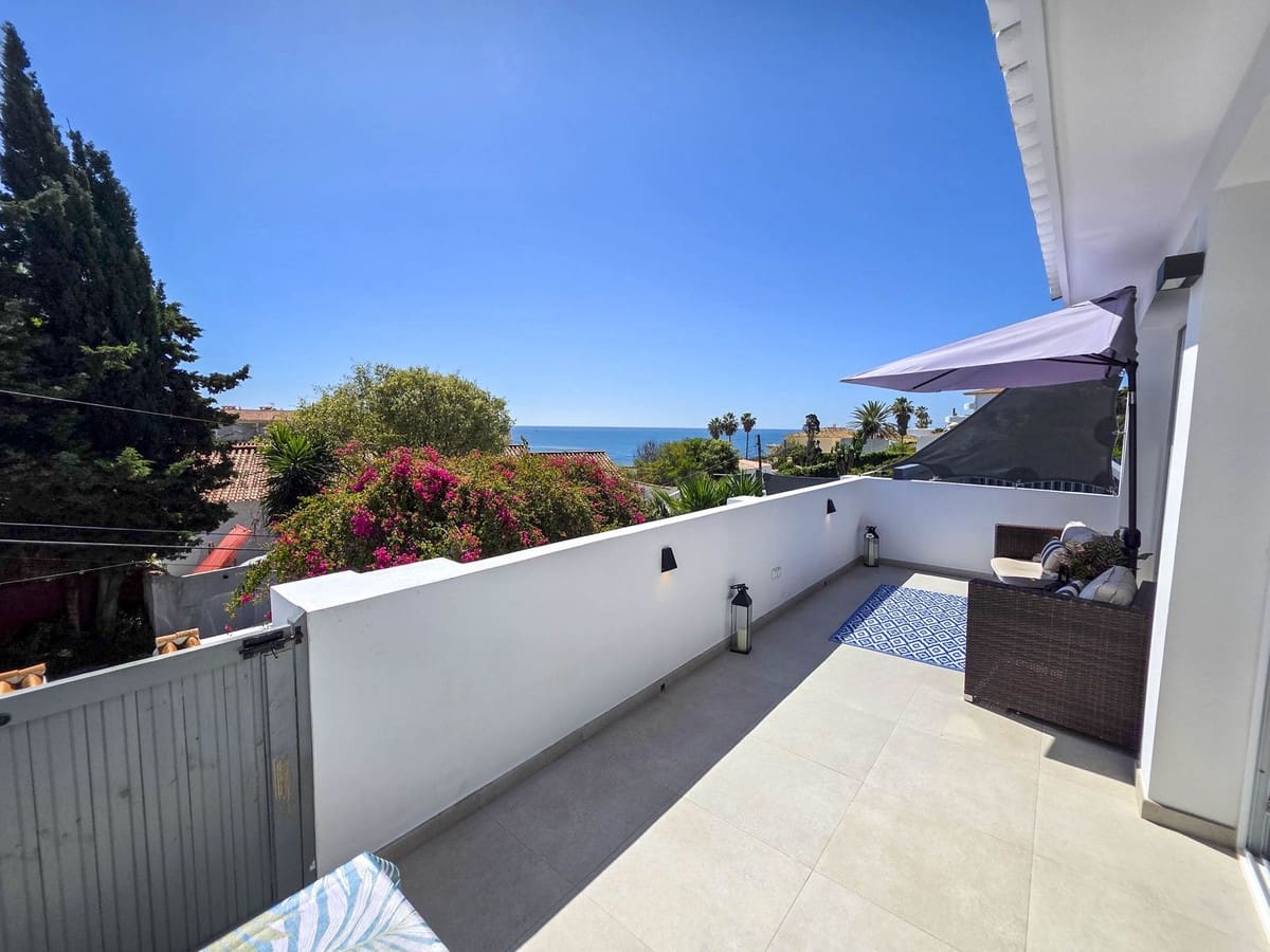 Chalet de 4 habitaciones en Estepona en venta - 998.000 € (Ref: 9077394)