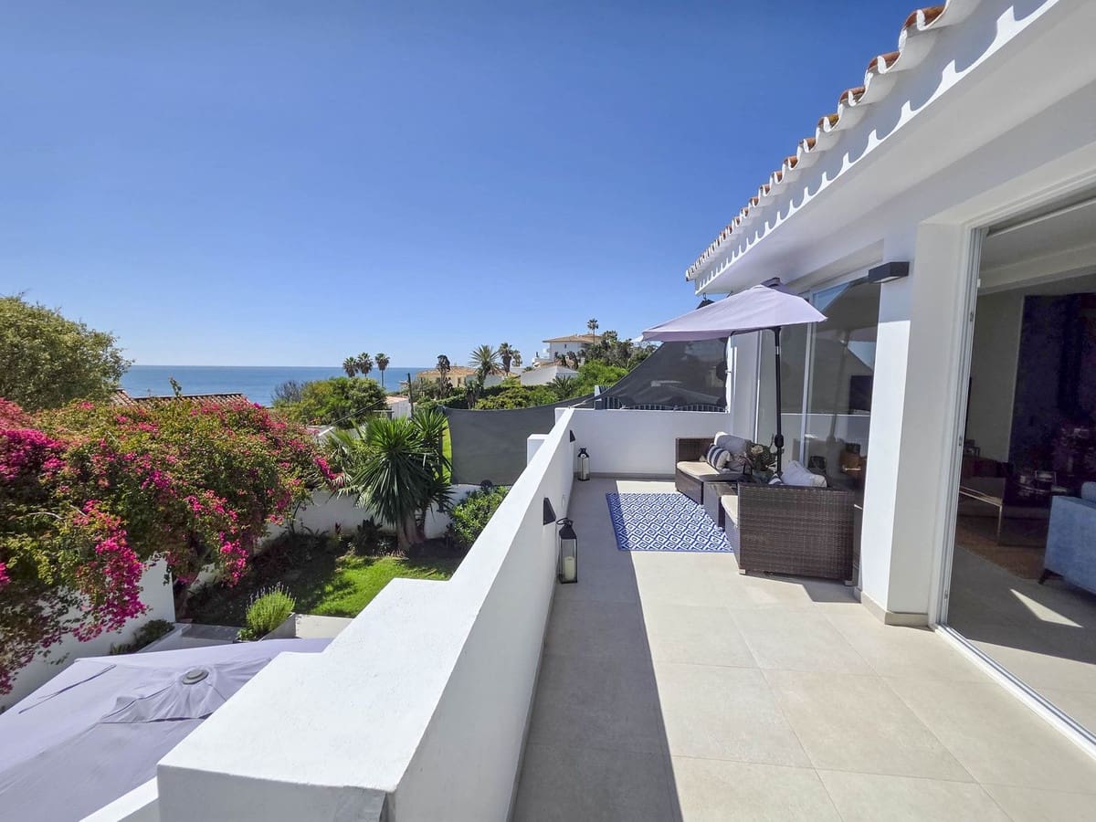 Chalet de 4 habitaciones en Estepona en venta - 998.000 € (Ref: 9077394)