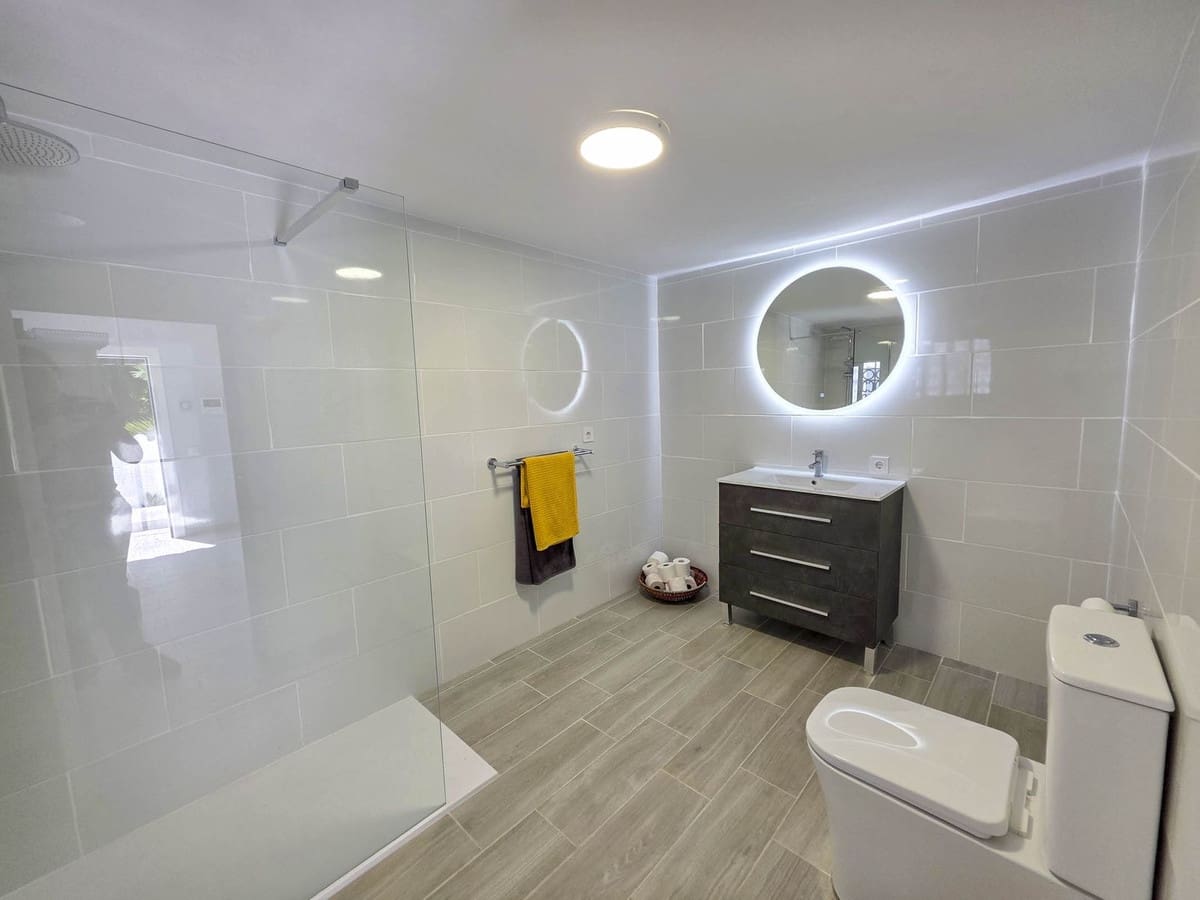 Chalet de 4 habitaciones en Estepona en venta - 998.000 € (Ref: 9077394)