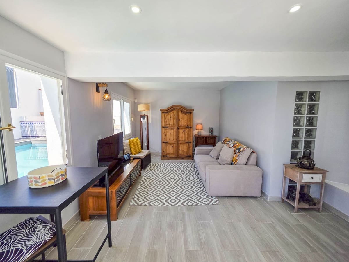 Chalet de 4 habitaciones en Estepona en venta - 998.000 € (Ref: 9077394)