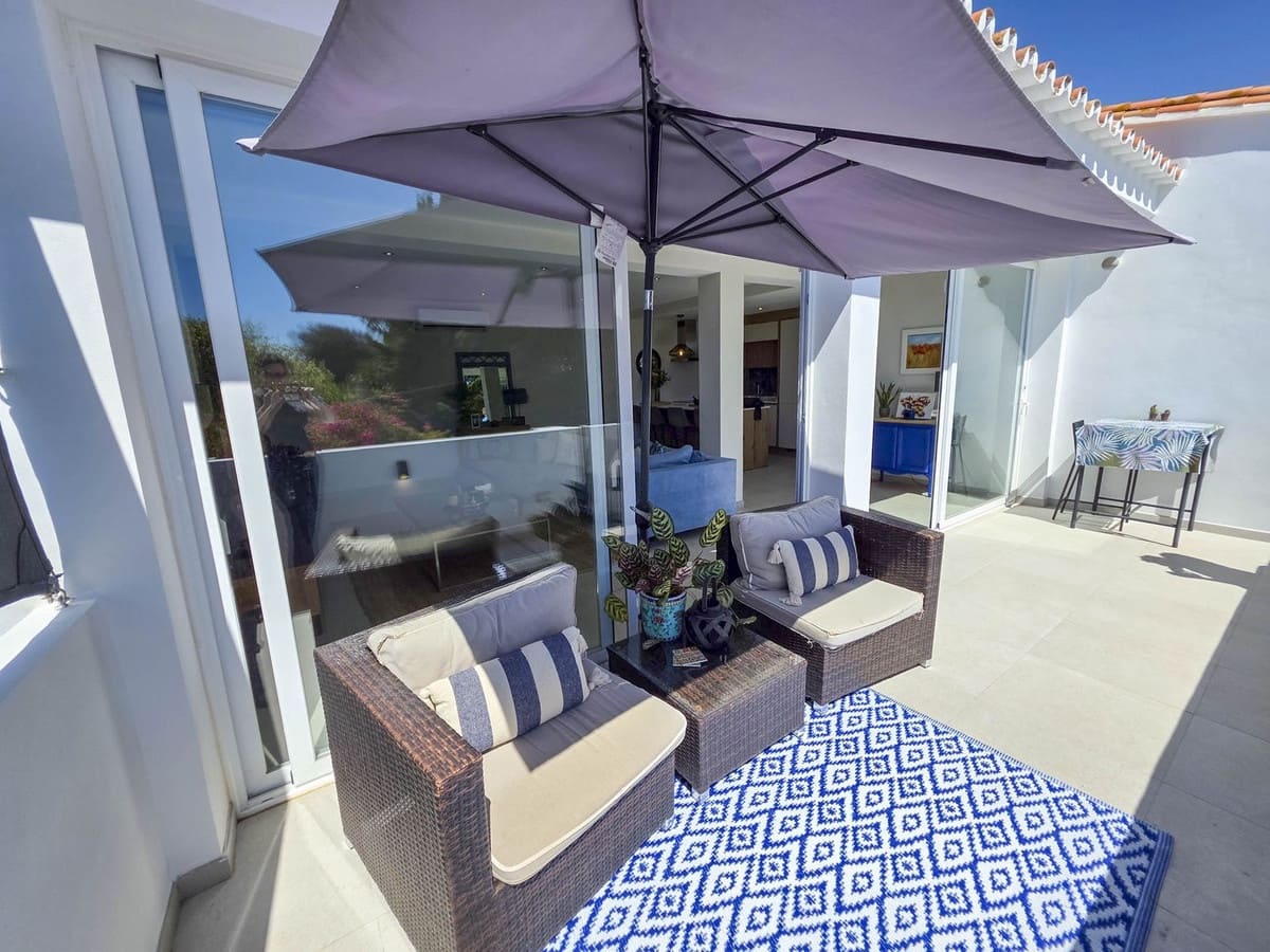 Chalet de 4 habitaciones en Estepona en venta - 998.000 € (Ref: 9077394)