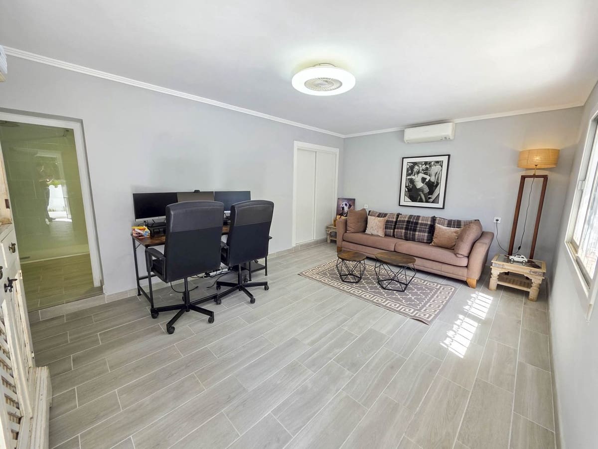 Chalet de 4 habitaciones en Estepona en venta - 998.000 € (Ref: 9077394)