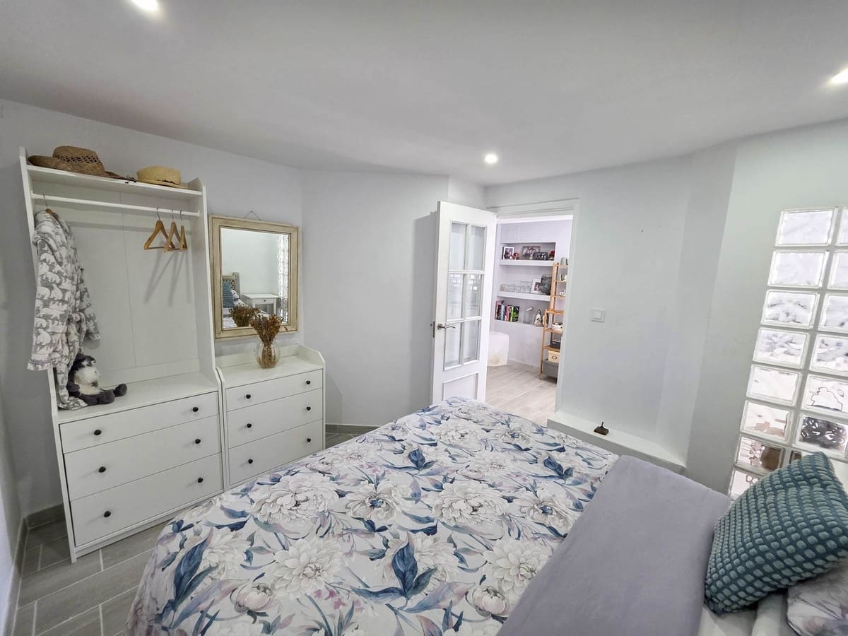 Chalet de 4 habitaciones en Estepona en venta - 998.000 € (Ref: 9077394)
