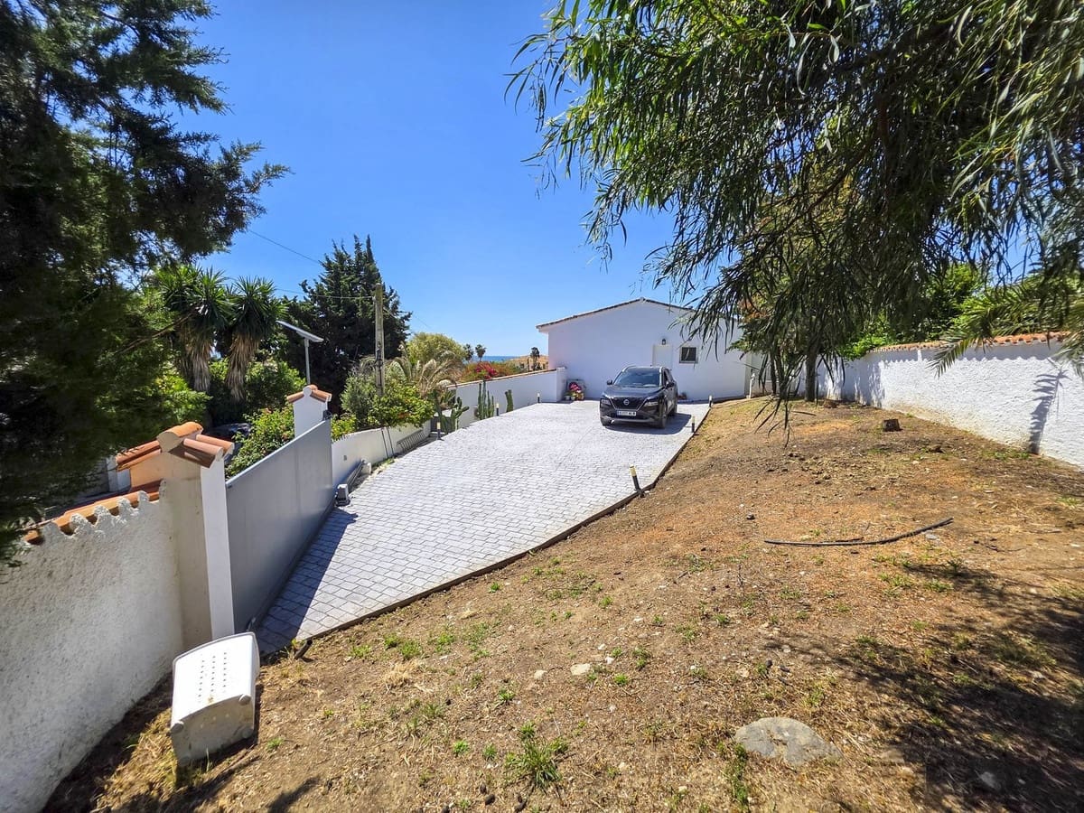 Chalet de 4 habitaciones en Estepona en venta - 998.000 € (Ref: 9077394)