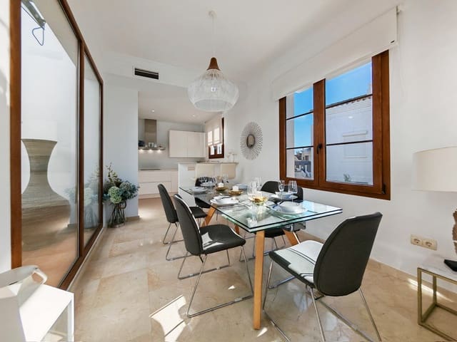 Chalet de 4 habitaciones en Estepona en venta - 995.000 € (Ref: 9077395)