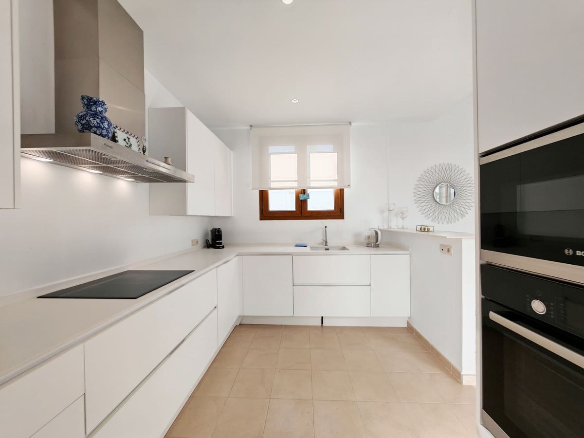 Chalet de 4 habitaciones en Estepona en venta - 995.000 € (Ref: 9077395)