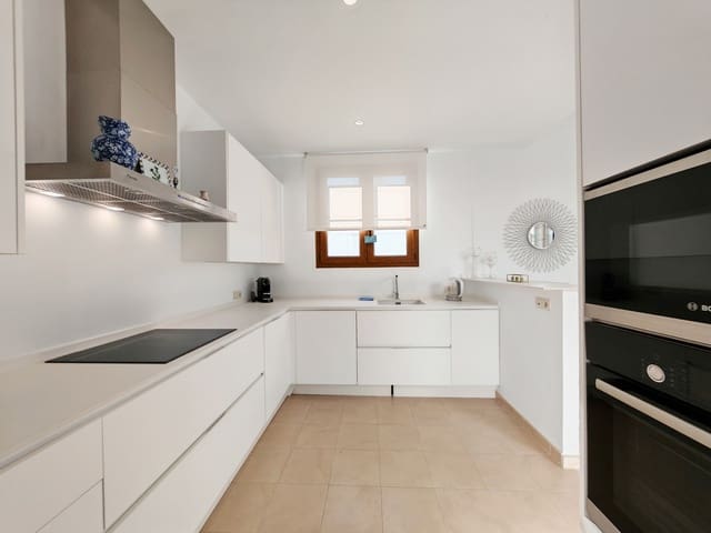 Chalet de 4 habitaciones en Estepona en venta - 995.000 € (Ref: 9077395)