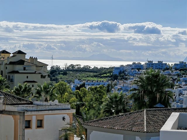 Chalet de 4 habitaciones en Estepona en venta - 995.000 € (Ref: 9077395)