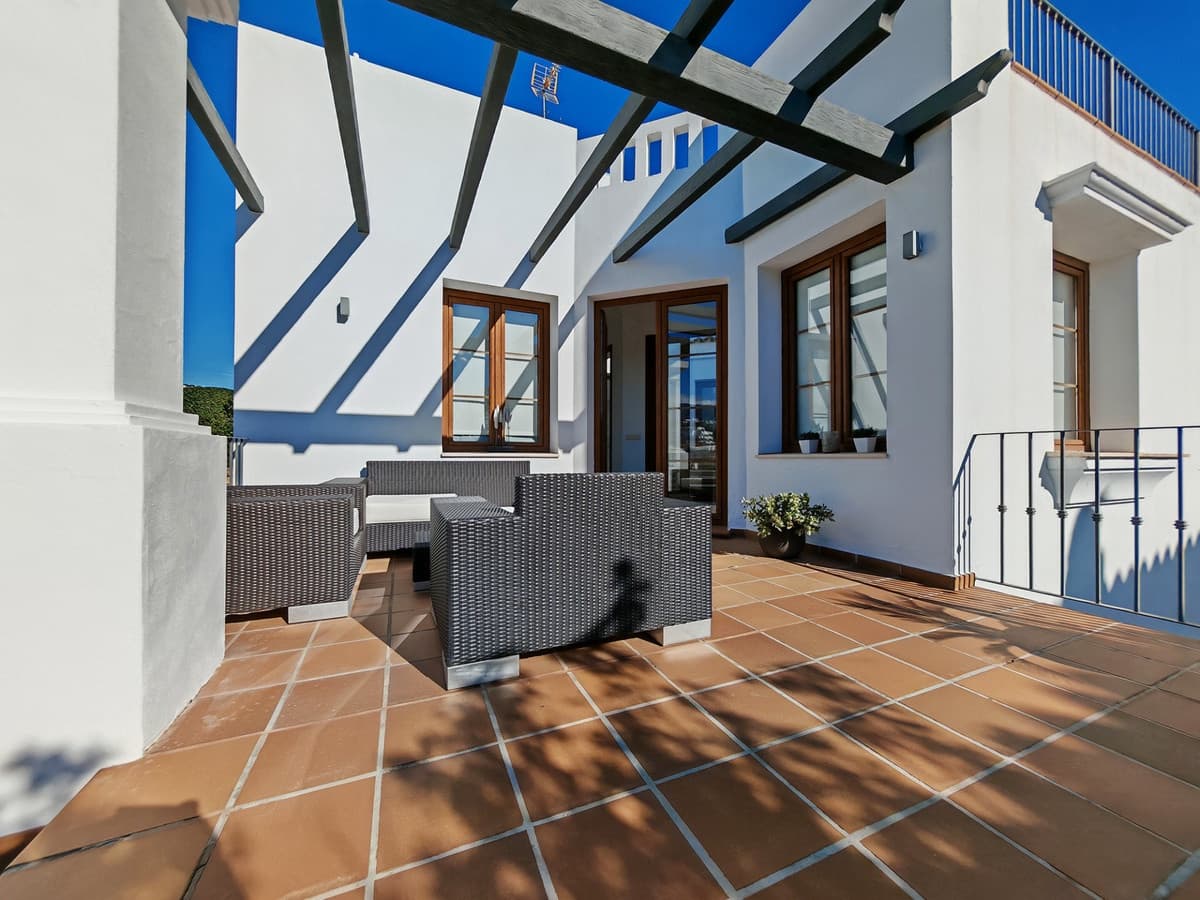 Chalet de 4 habitaciones en Estepona en venta - 995.000 € (Ref: 9077395)