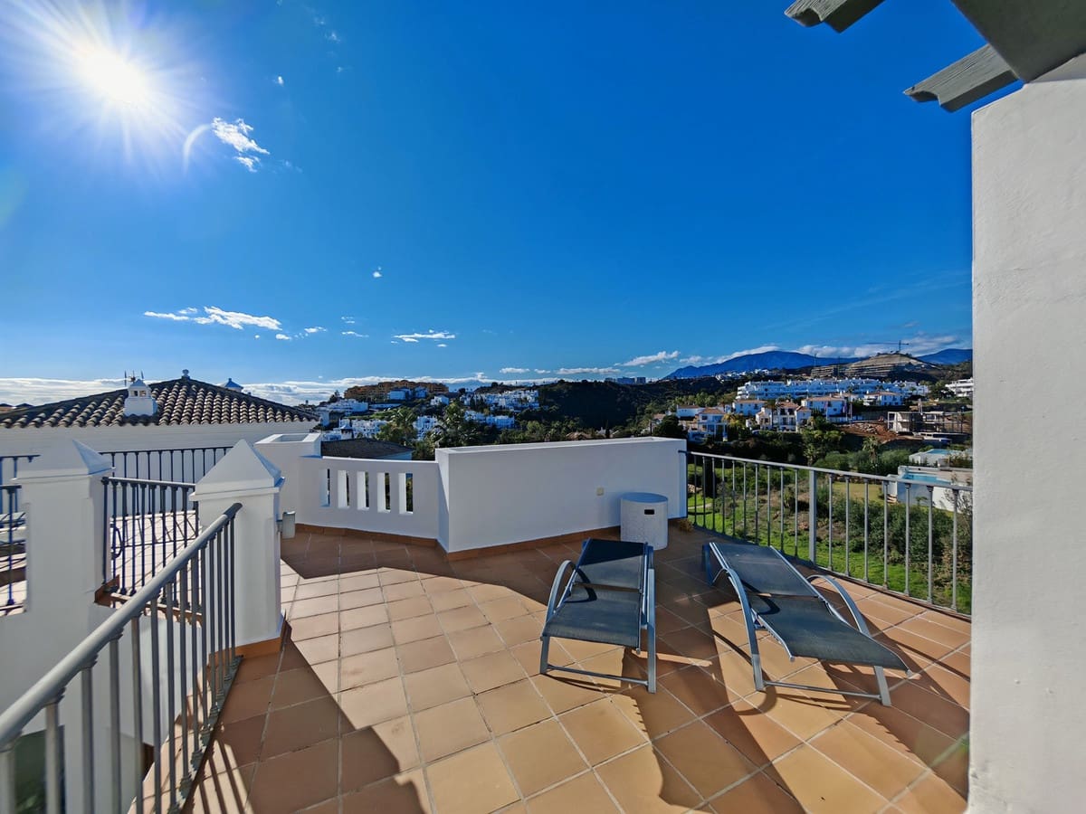 Chalet de 4 habitaciones en Estepona en venta - 995.000 € (Ref: 9077395)