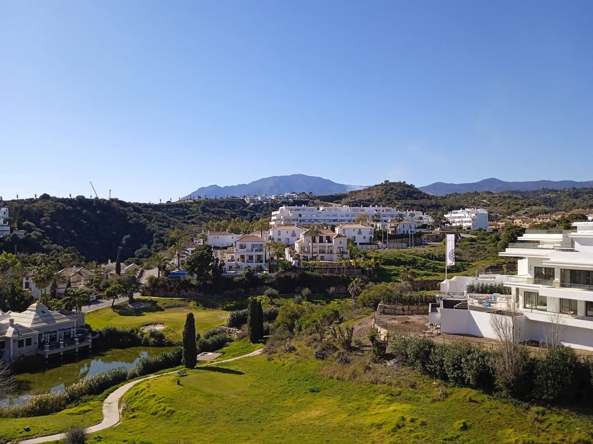 Chalet de 4 habitaciones en Estepona en venta - 995.000 € (Ref: 9077395)