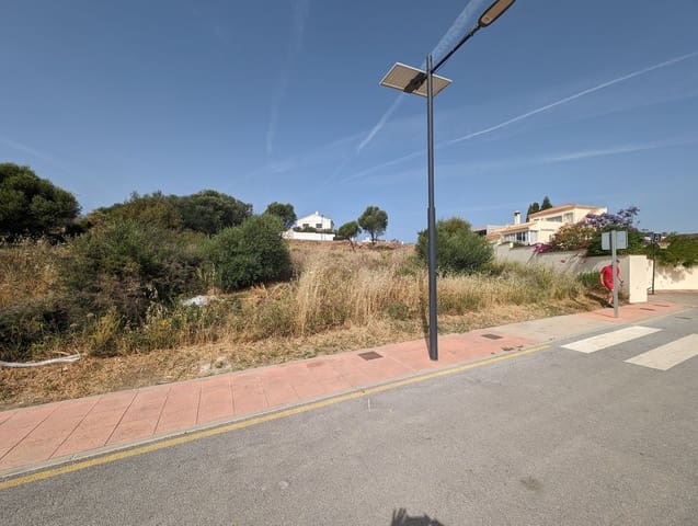 3 makuuhuone Huvila myytävänä paikassa Estepona mukana 
autotalli - 950 000 € (Ref: 9077398)