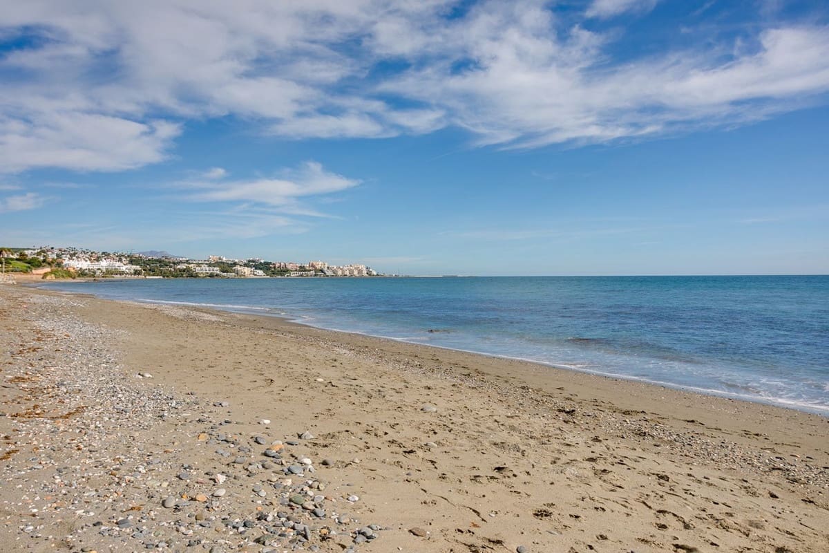 3 makuuhuone Huvila myytävänä paikassa Estepona - 945 000 € (Ref: 9077399)