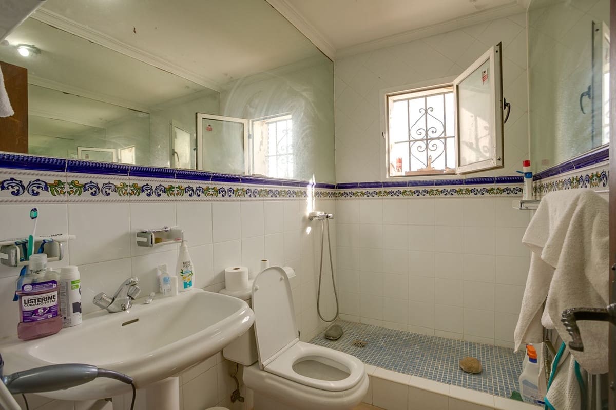 3 makuuhuone Huvila myytävänä paikassa Estepona - 945 000 € (Ref: 9077399)