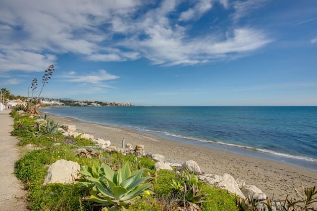 3 makuuhuone Huvila myytävänä paikassa Estepona - 945 000 € (Ref: 9077399)