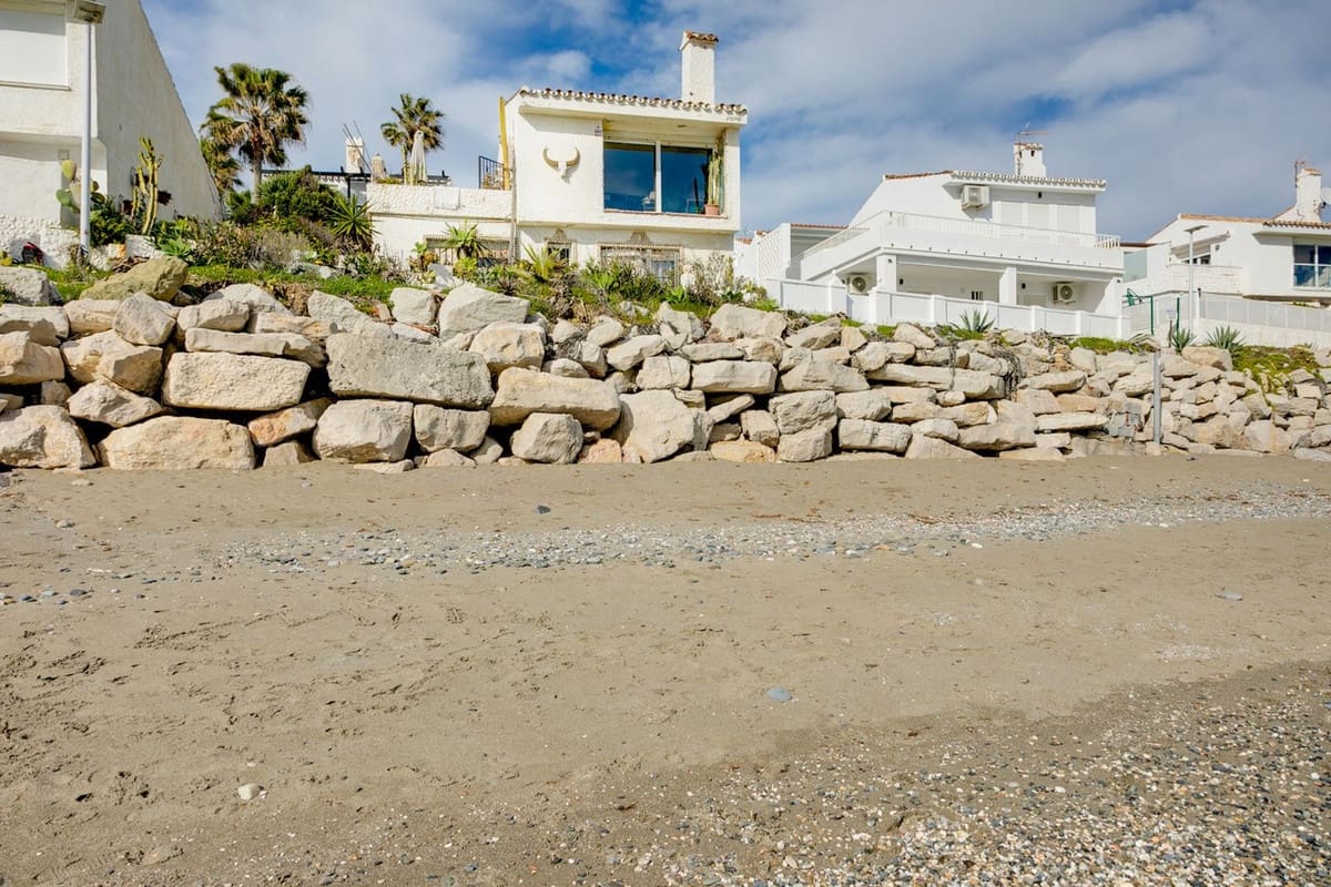 3 makuuhuone Huvila myytävänä paikassa Estepona - 945 000 € (Ref: 9077399)