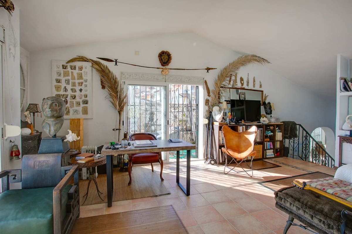 3 makuuhuone Huvila myytävänä paikassa Estepona - 945 000 € (Ref: 9077399)