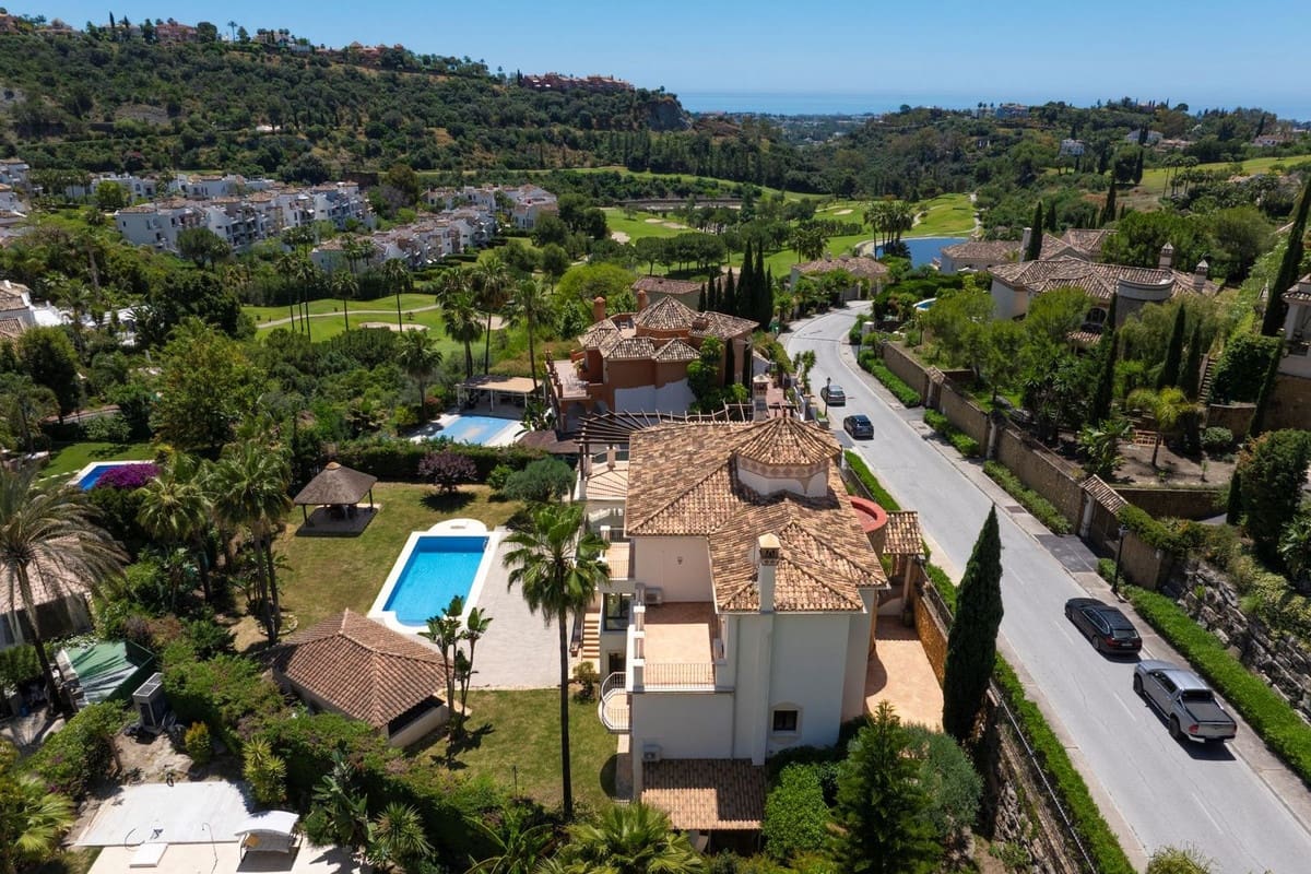 6 slaapkamer Villa te koop in Los Arqueros met garage - € 1.985.000 (Ref: 9079699)