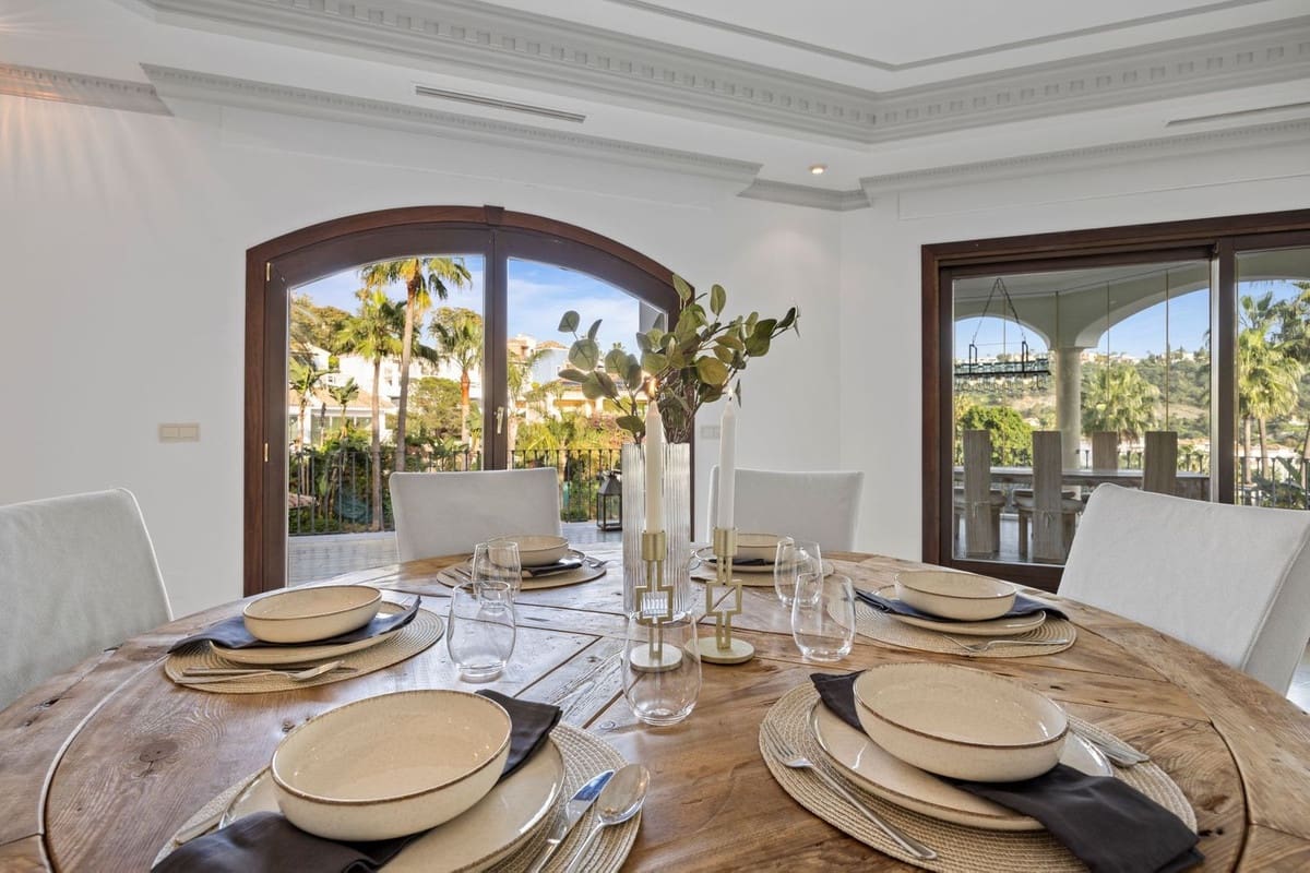 6 slaapkamer Villa te koop in Los Arqueros met garage - € 1.985.000 (Ref: 9079699)