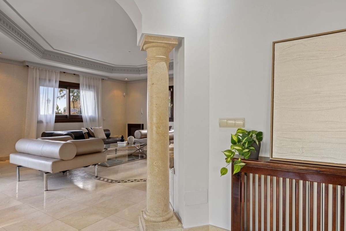 6 slaapkamer Villa te koop in Los Arqueros met garage - € 1.985.000 (Ref: 9079699)