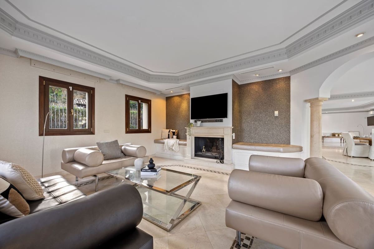 6 slaapkamer Villa te koop in Los Arqueros met garage - € 1.985.000 (Ref: 9079699)