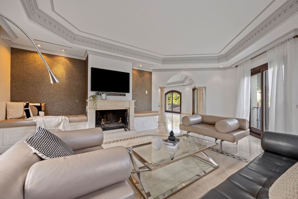6 slaapkamer Villa te koop in Los Arqueros met garage - € 1.985.000 (Ref: 9079699)