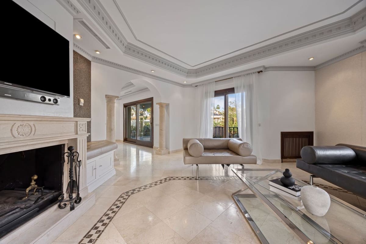 6 slaapkamer Villa te koop in Los Arqueros met garage - € 1.985.000 (Ref: 9079699)