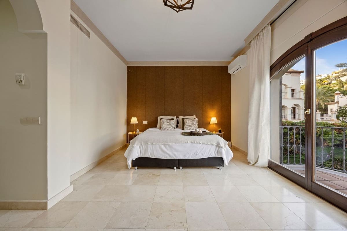 6 slaapkamer Villa te koop in Los Arqueros met garage - € 1.985.000 (Ref: 9079699)