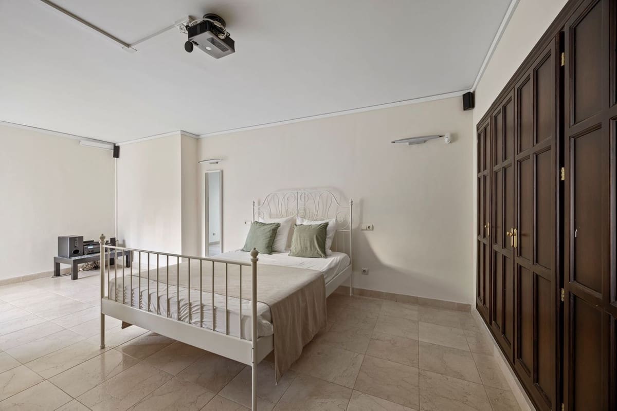 6 slaapkamer Villa te koop in Los Arqueros met garage - € 1.985.000 (Ref: 9079699)