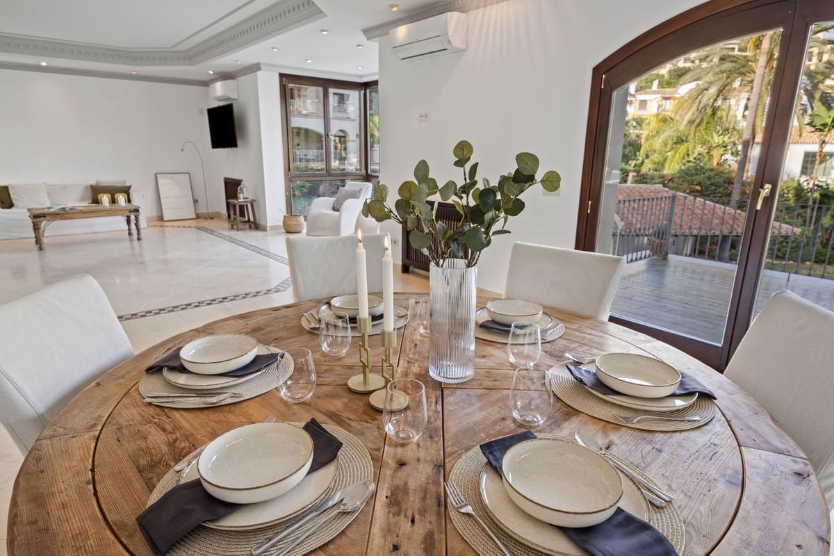 6 slaapkamer Villa te koop in Los Arqueros met garage - € 1.985.000 (Ref: 9079699)