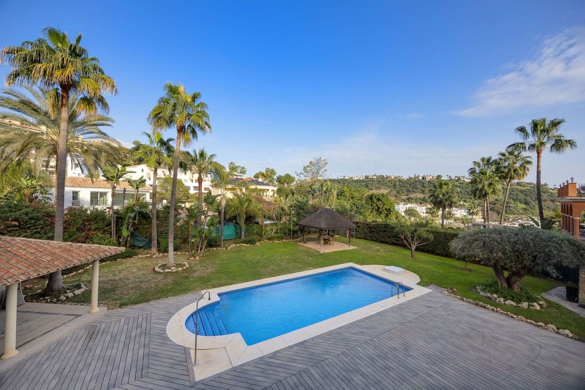 6 slaapkamer Villa te koop in Los Arqueros met garage - € 1.985.000 (Ref: 9079699)