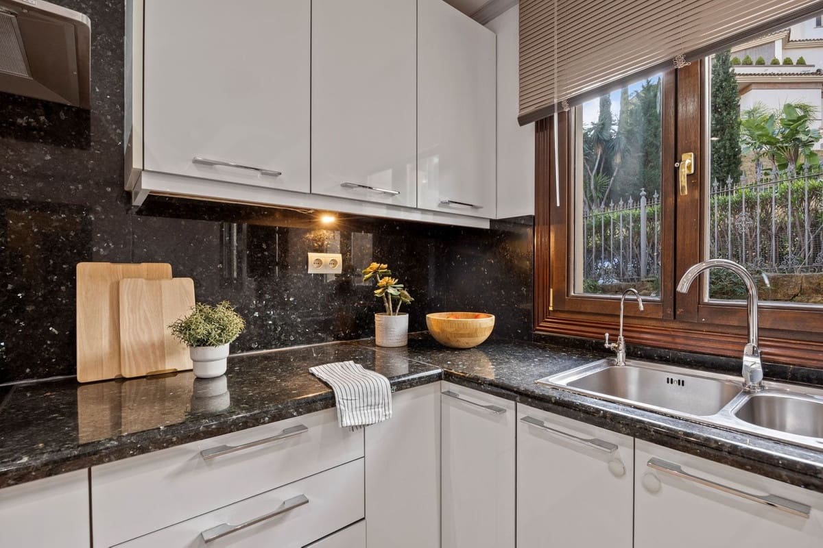 6 slaapkamer Villa te koop in Los Arqueros met garage - € 1.985.000 (Ref: 9079699)