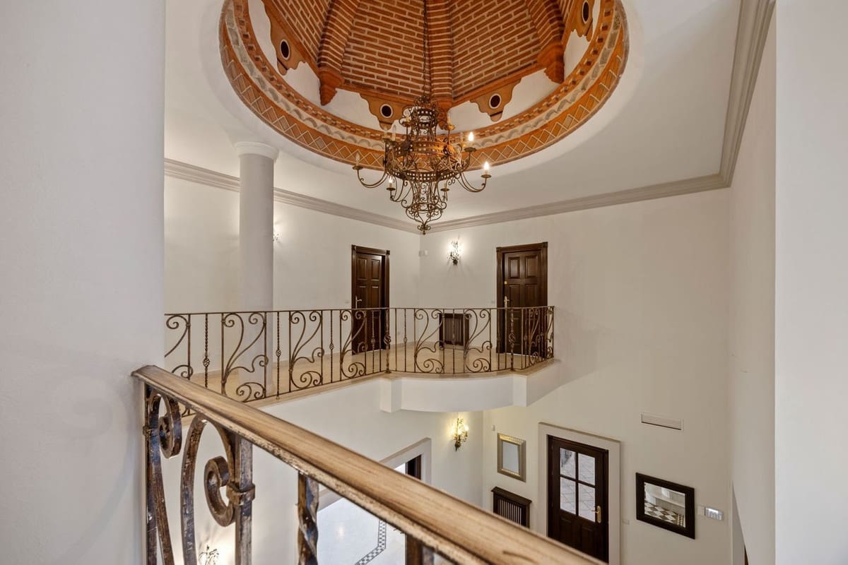 6 slaapkamer Villa te koop in Los Arqueros met garage - € 1.985.000 (Ref: 9079699)